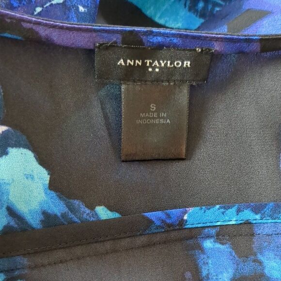 ANN TAYLOR  Faux Wrap Blouse Blue, Teal & Purple Floral Print Blouse, Sz S - Picture 5 of 6